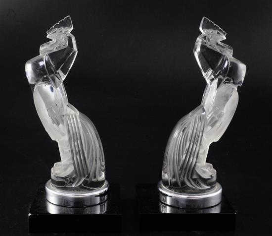 Serre livres Coq Houdan/a pair of Proud Cock bookends by René Lalique, introduced on 30/4/1929, No.1161 Height 22cm.
